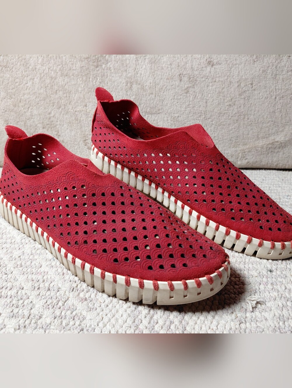 Ilse Jacobsen Red Tulip Size 40 US9 Red Perforated Slip-On Women's Casual Shoe
